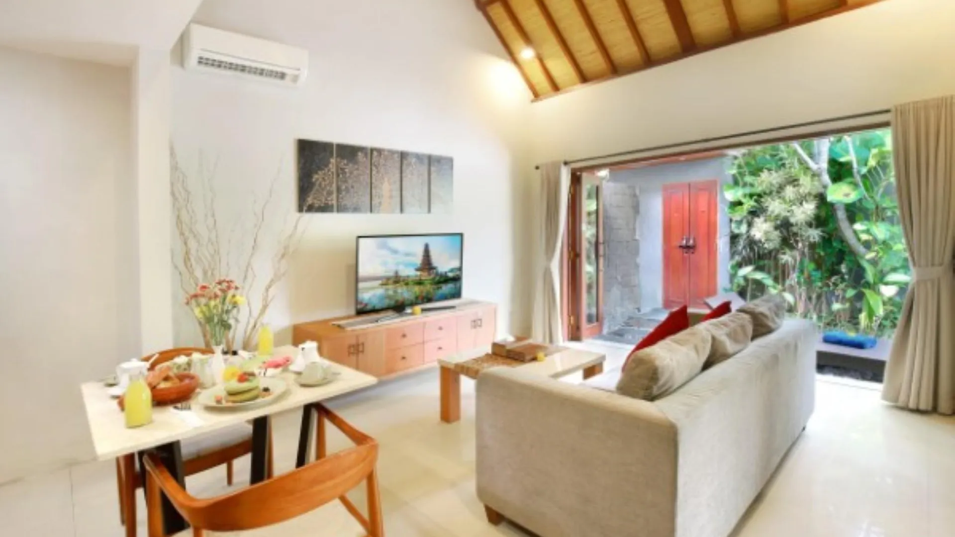 Seminyak Sanctuary Villa By Ini Vie Hospitality Legian  Legian (Bali)